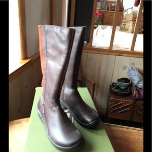 KEEN Boots , new in box .8.5 11 wide Mocha color